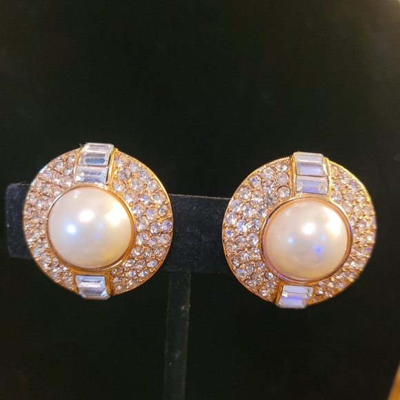 Oscar de la Renta Large Button Clip-on Earrings